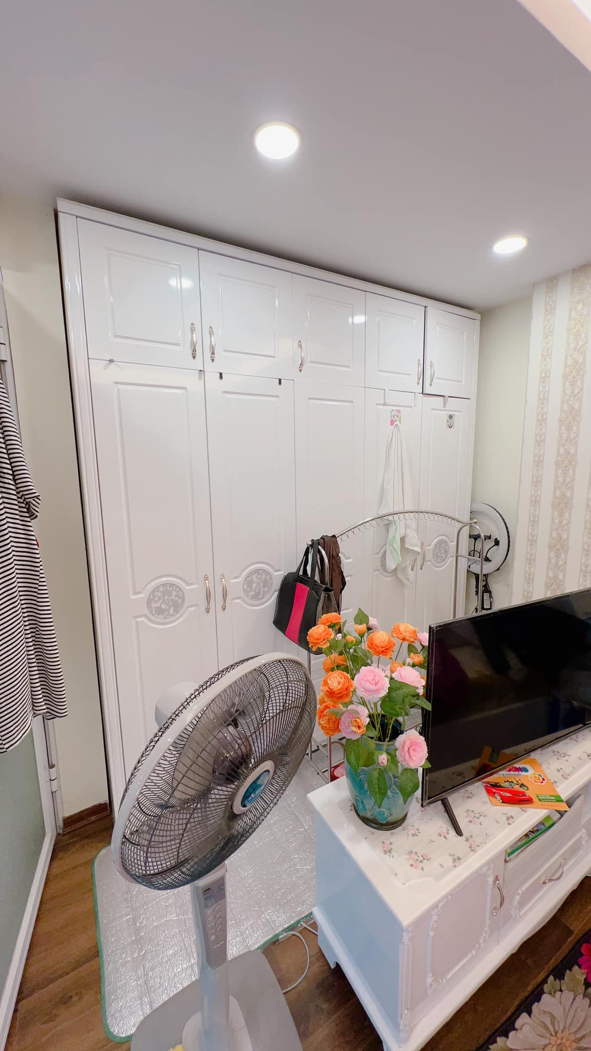 MẶT PHỐ - VỈA HÈ - VIEW HỒ - VỊ TRÍ ĐẮC ĐỊA - KINH DOANH SẦM UẤT - TRUNG TÂM ĐỐNG Đa