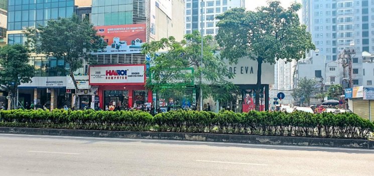 Nhà lô góc mặt phố Nguyễn Văn Cừ, Long Biên.