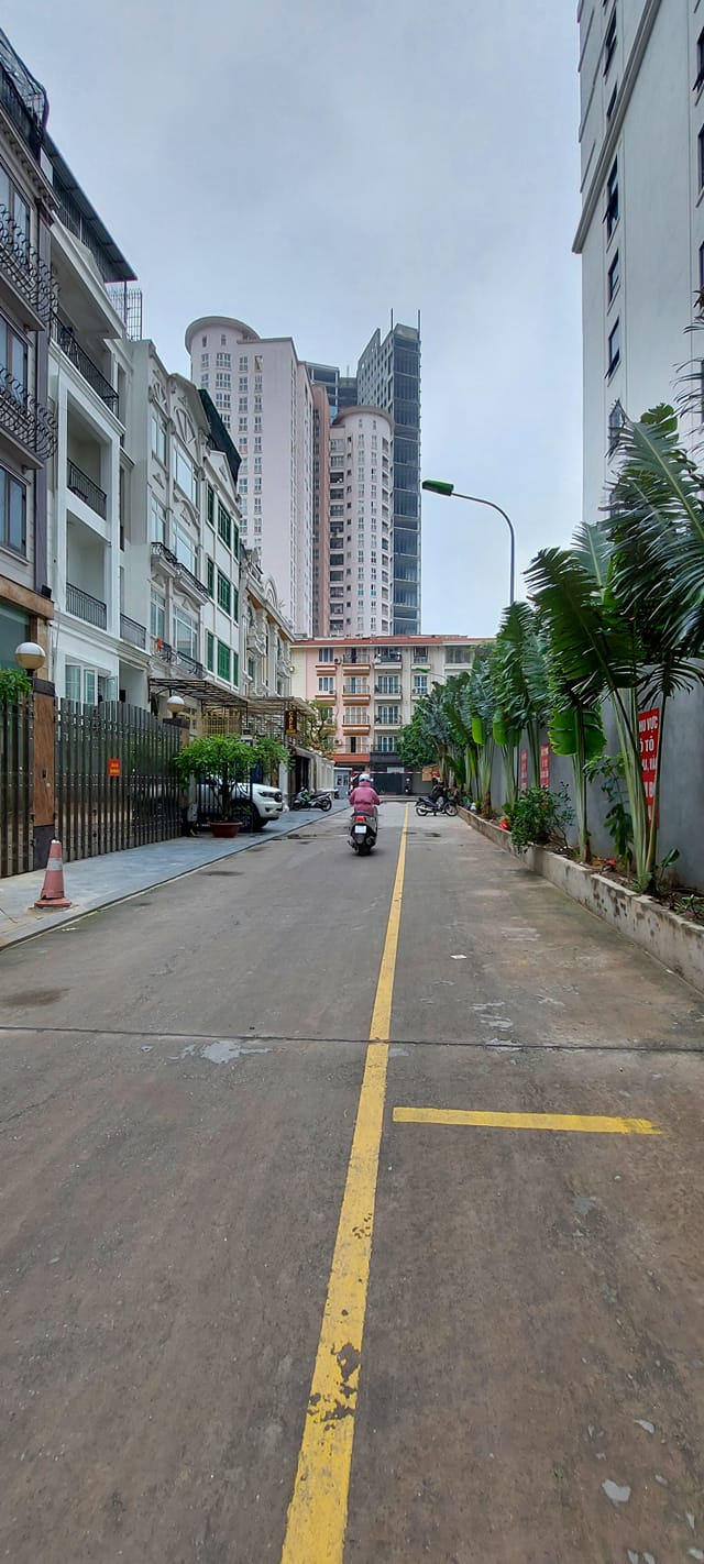 Cần bán nhanh toà nhà diện tích khủng Trung Kính