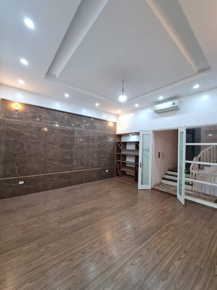 Bán nhà Lạc Long Quân – 110m2 x 5 tầng- Giá 26.5 tỷ