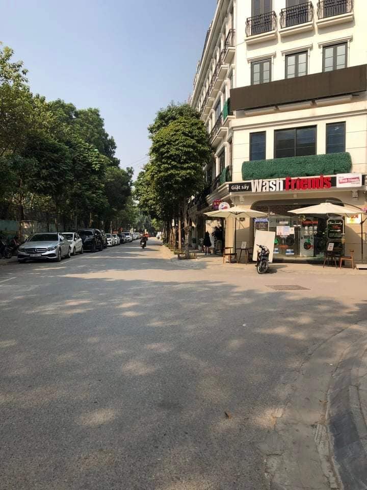 NHÀ MẶT PHỐ KINH DOANH SẦM UẤT CẢ NGÀY ĐÊM, NỞ HẬU, CÓ VỈA HÈ.Phố Đình Thôn là khu phố luôn đông đúc, người Việt Nam và Người Hàn sinh sống.