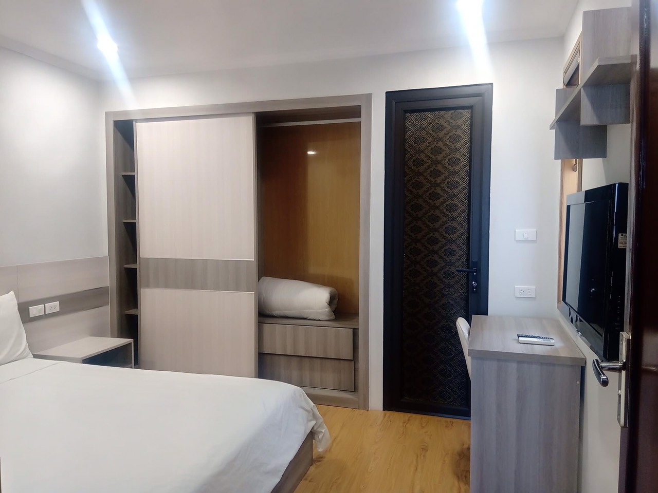 Bán Nhà 7 Tầng Ngõ Thái Hà Đống Đa, 55m2, Ô Tô Tránh, Giá 16 Tỷ