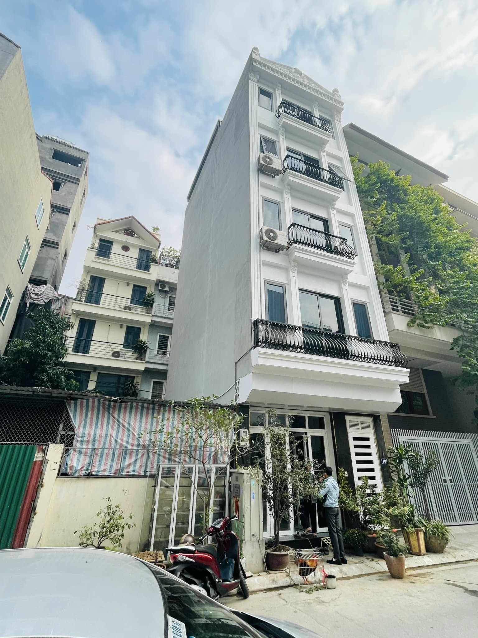 Lạc Long Quân - PHÂN LÔ - Ô TÔ CHẠY VÒNG QUANH - VỈA HÈ - KINH DOANH - NHÀ ĐẸP.