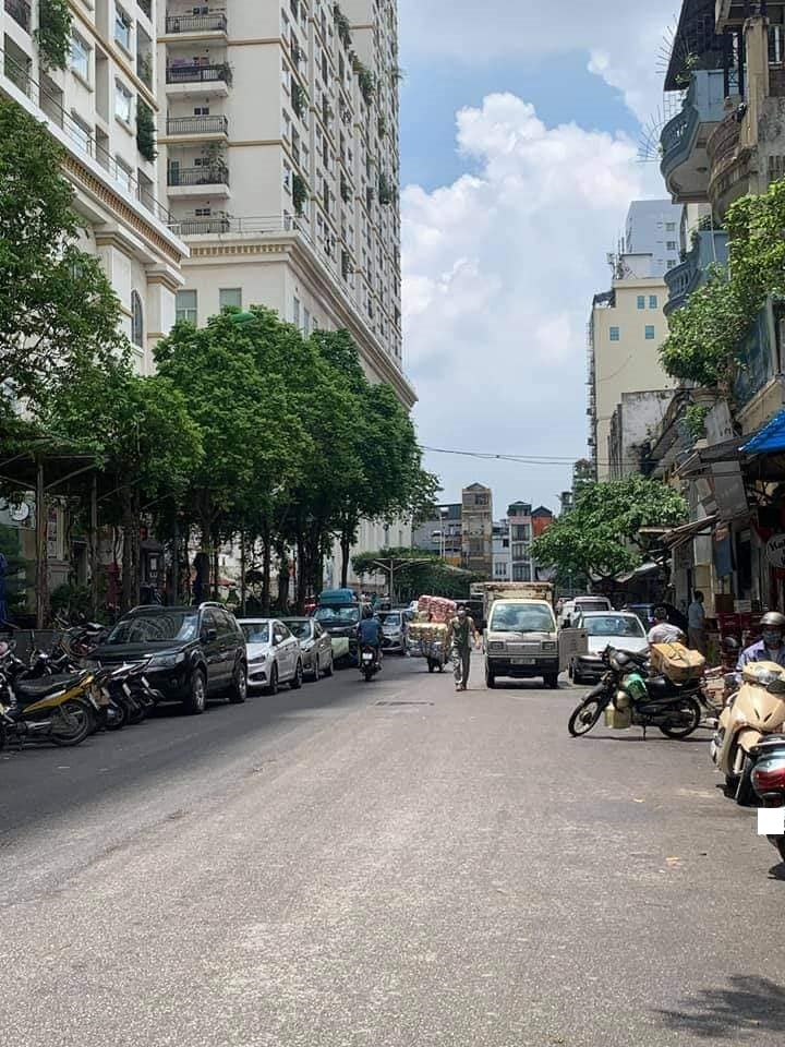 Nhà mặt phố Mạc Thị Bưởi đối diện Hòa Bình Green City, 66m2, MT 4m, 200 triệu/m2