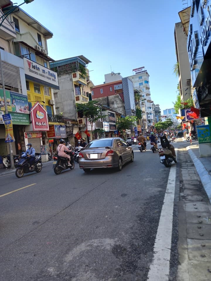 Nhà mặt phố Bạch Mai, sổ 77m2, mặt tiền 3.7m, thuê 50 triệu/tháng, giá 253 triệu/m2