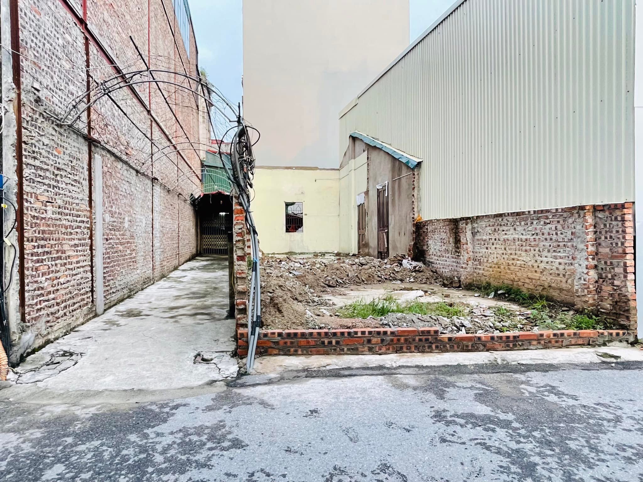 Bán đất trong ngõ phố Trạm, quận Long Biên, DT 53m2, giá 5,25 tỷ