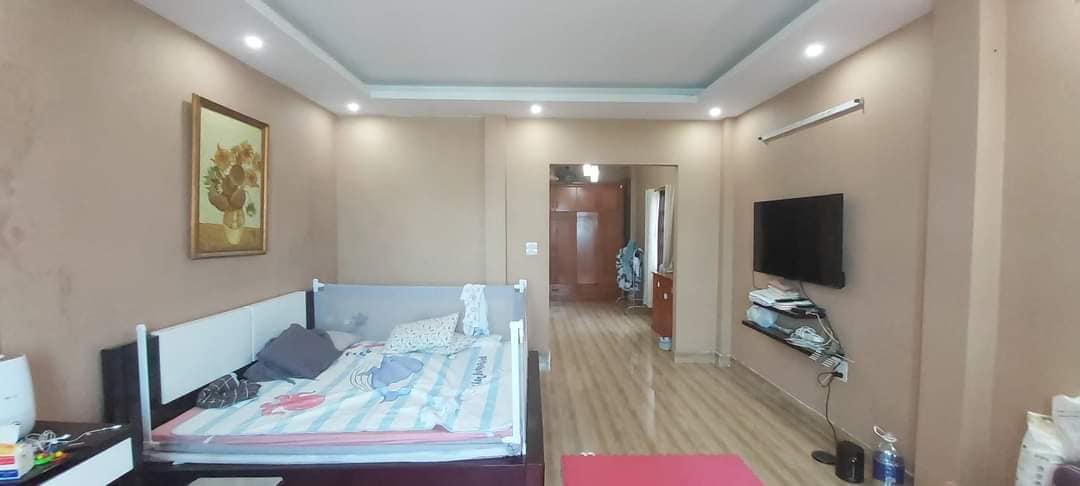 Nhà mặt phố Nguyễn Khoái, gần Dốc Minh Khai, 54m2 x 6 tầng, mặt tiền 5.5m, giá 10.3 tỷ