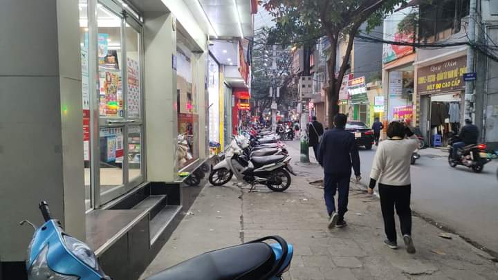 6 tầng thang máy kinh doanh ,cho thuê 70 triệu dòng tiền 20 tỷ mặt phố thanh xuân 90 m x 6 tầng x 5.5 m mặt tiền