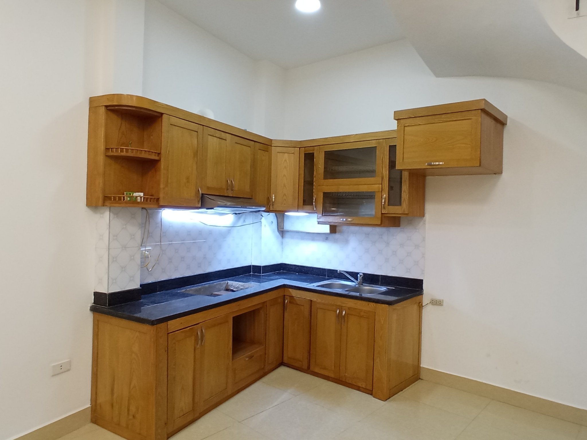 SIÊU PHẨM! GẦN PHỐ- TRUNG TÂM NGÃ 5 HÀ TRÌ- 3 THOÁNG- XÂY TÂM HUYẾT- Ở NGAY 30m 4 tầng 3.58 tỷ