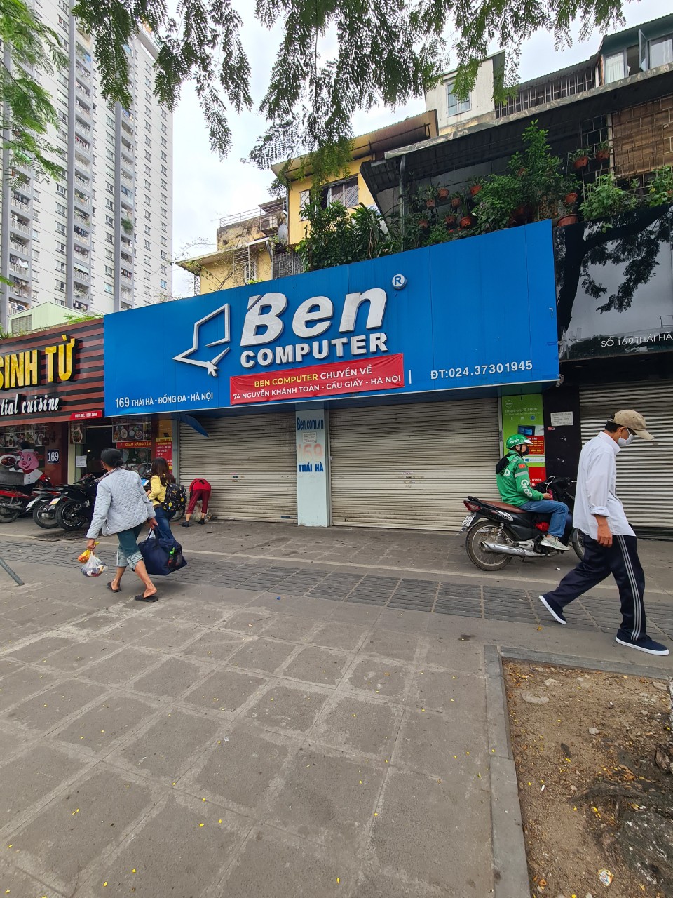 "Cho thuê nhà mặt phố Hàng Chuối ,Diện Tích: 140 m2 x 1 Tầng. ,Mặt Tiền: 7 m. ,Giá thuê: 90 triệu."