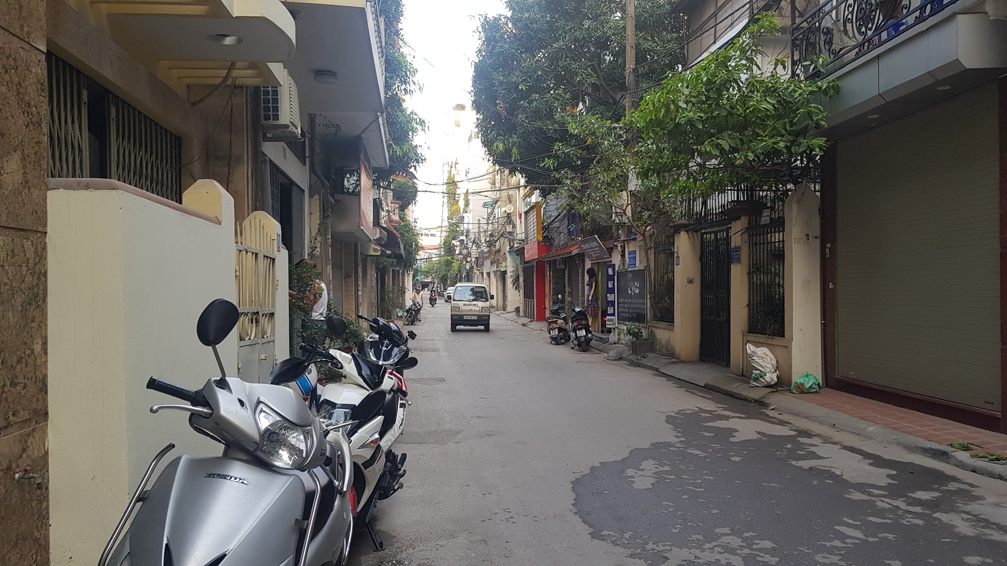 Nhà mặt ngõ 651 Minh Khai, chia 2 lô trước-sau, gần phố, 80m2, mặt tiền 4.6m, giá 11.5 tỷ