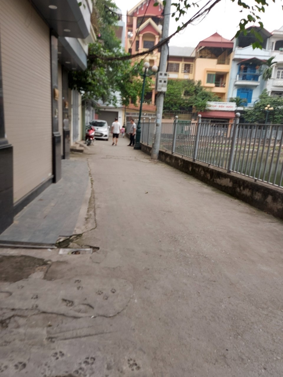 Nhà mặt ngõ 86 Giáp Bát, view hồ, 275m2 x 4 tầng, mặt tiền 6.8m, giá 76 triệu/m2