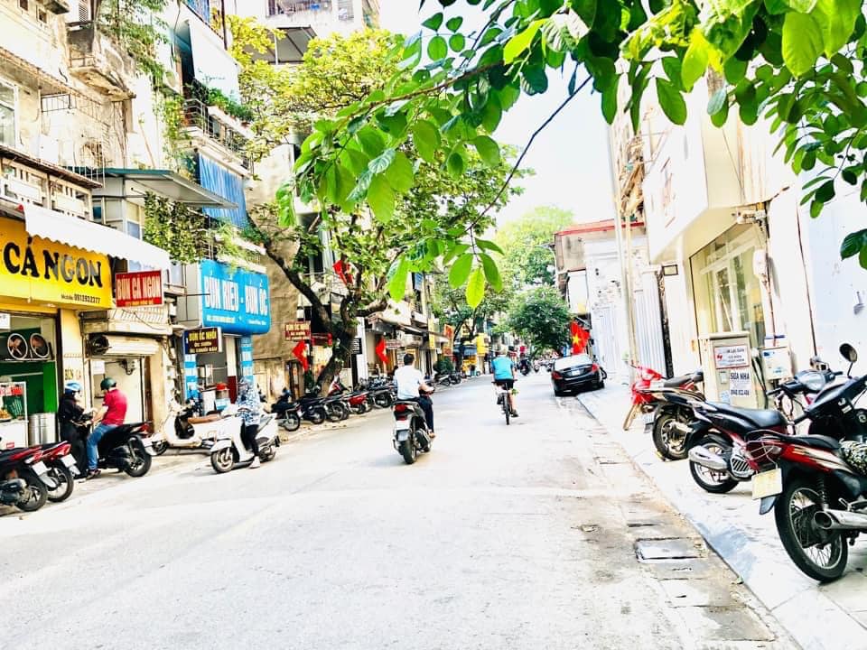 Nhà mặt phố Mai Hắc Đế, gần Vincom Bà Triệu, 165m2, mặt tiền 6.2m, nở hậu, giá 80 tỷ