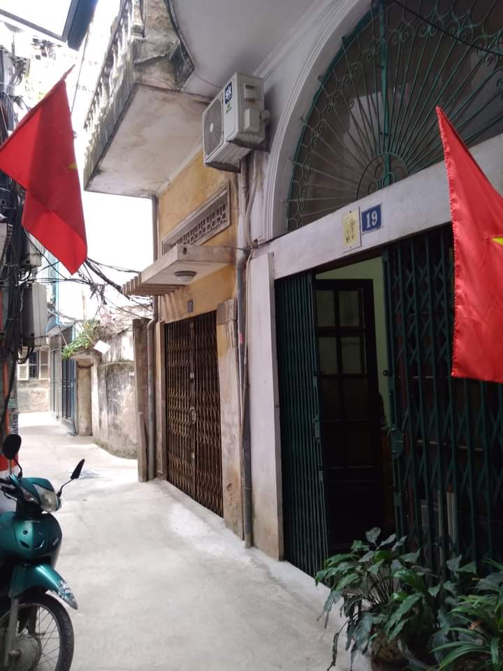 Bán nhà số 19 ngõ 119 giáp bát 40 m x 3 tầng x 4 m mặt tiền 2 tỷ hơn sổ đỏ chính chủ