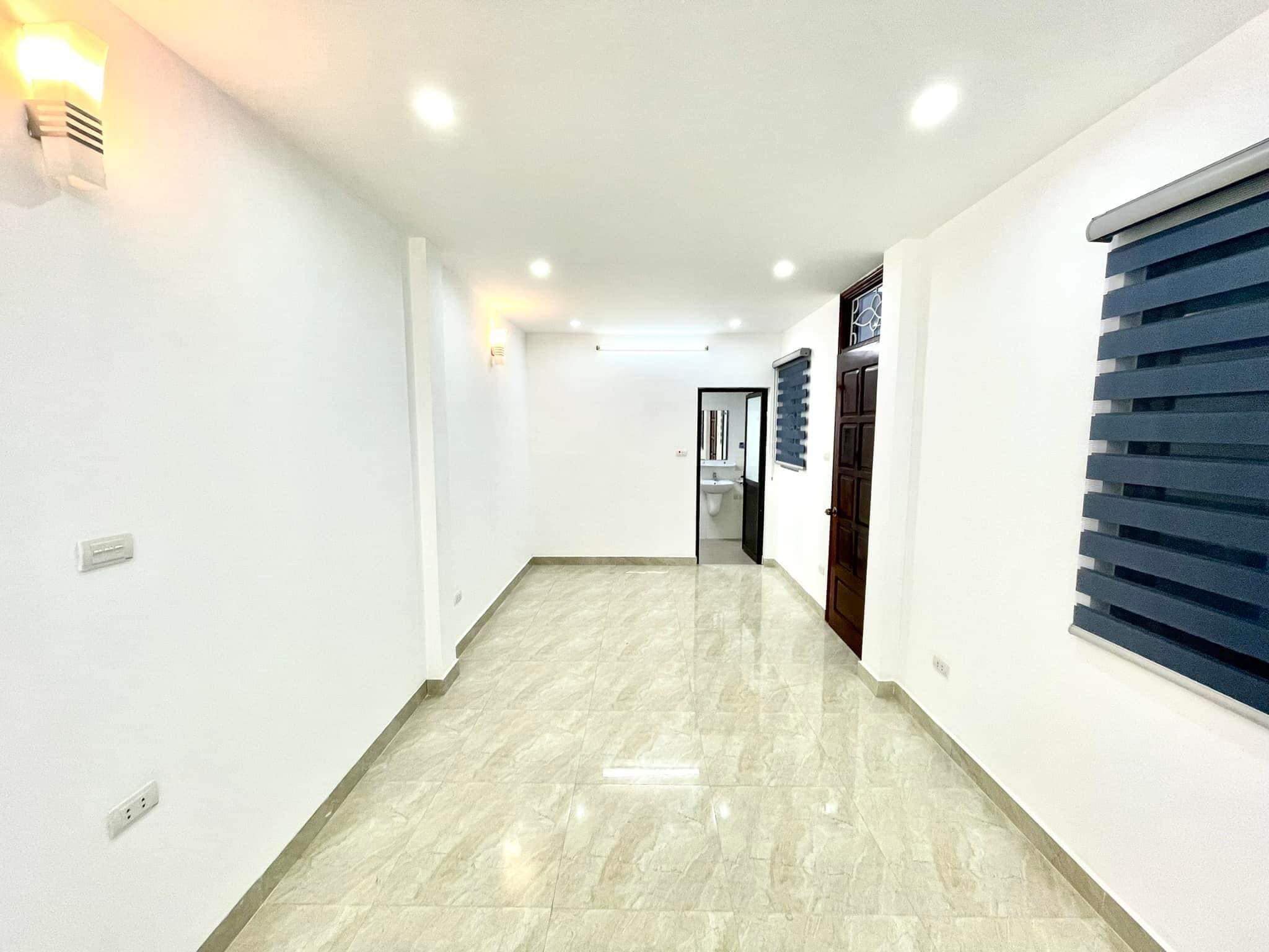 BÁN NHÀ CHÍNH CHỦ PHỐ LÊ THANH NGHỊ - QUẬN HAI BÀ TRƯNG VIP – 40M2 6 TẦNG CHỈ NHỈNH 6 TỶ.