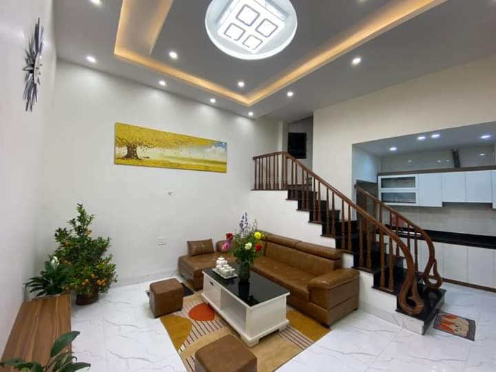 Gần 40 m x 4 tầng 4 ngủ 3 tỷ hơn sổ đỏ chính chủ tặng nội thất quận ba đình