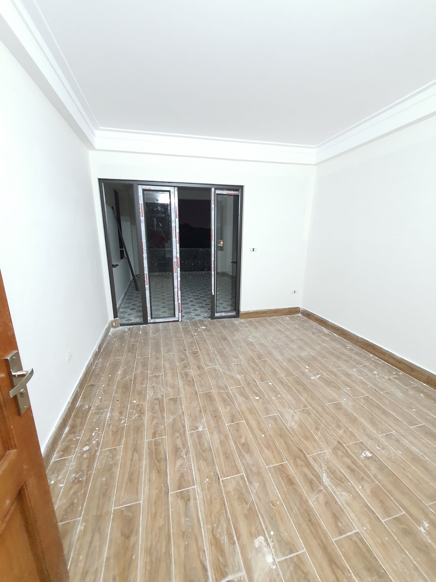 Nhà ngõ 147 Tân Mai, ô tô vào nhà, 66m2 x 5 tầng thang máy, mặt tiền 4m, giá 11 tỷ