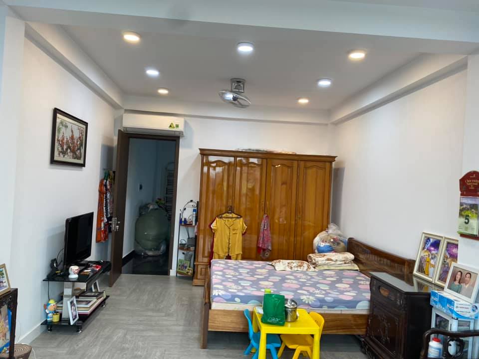 Nhà mặt phố Đại La, gần Chợ Mơ, 49m2 x 5 tầng mới, mặt tiền 4m, giá 19 tỷ