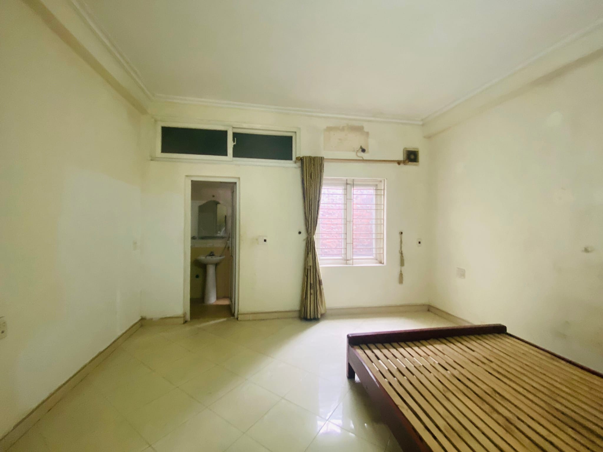 Nhà mặt ngõ 1295 Giải Phóng rộng như phố, 63m2 x 6 tầng, mặt tiền 4.4m, giá 12.2 tỷ