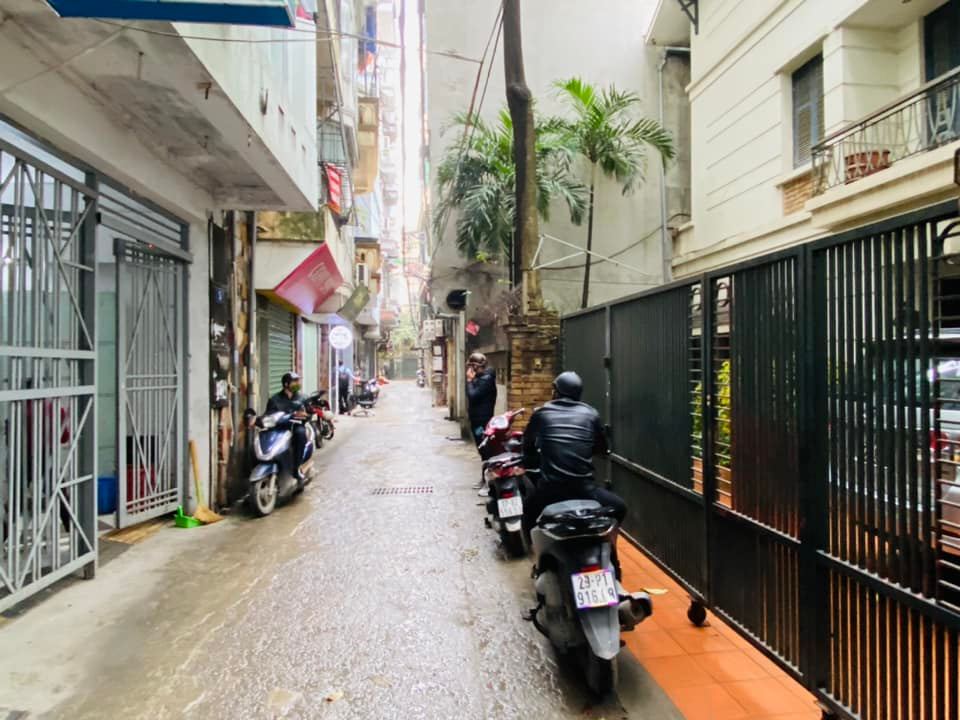 Nhà ở Trần Duy Hưng, Cầu Giấy cách phố 30m. Diện tích 47m2 x 3 tầng . Giá 8.6 tỷ