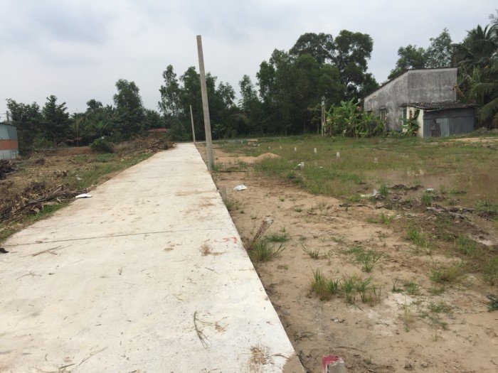 Đất cần bán gấp 1200m2 giá 1,2 tỷ, xe hơi tới đất, gần khu công nghiệp Giao Long Bến Tre