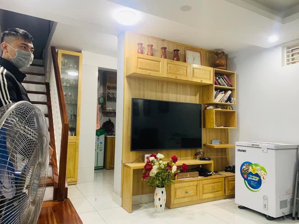 Ngõ 68, ngách 53 Cầu Giấy thuộc lô góc 2 mặt thoáng. Diện tích 60m2 x 5 tầng. Giá 8.9 tỷ