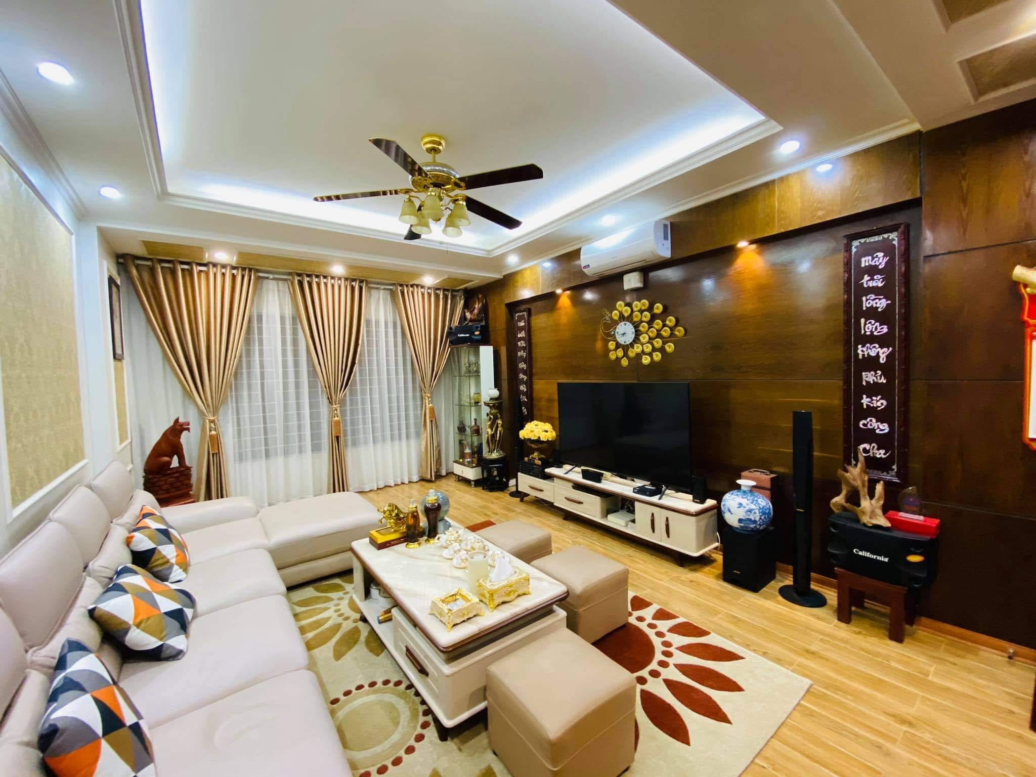 Bán nhà phố Hoàng Cầu, Đống Đa 78m, 4 tầng, mt 6.5m. Giá: 19.5 tỷ