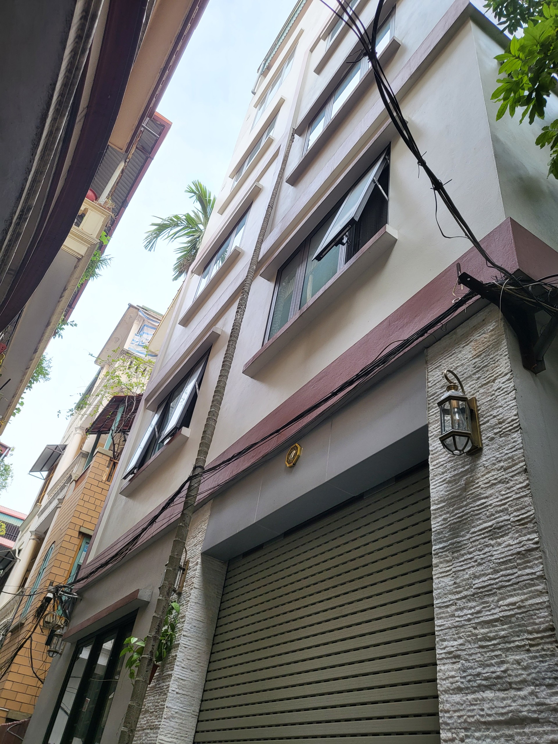 Phân lô ô tô chạy vòng quanh - bán nhà phố Hoàng Cầu - Đống Đa vip - 75m2 chỉ 19 tỷ 5