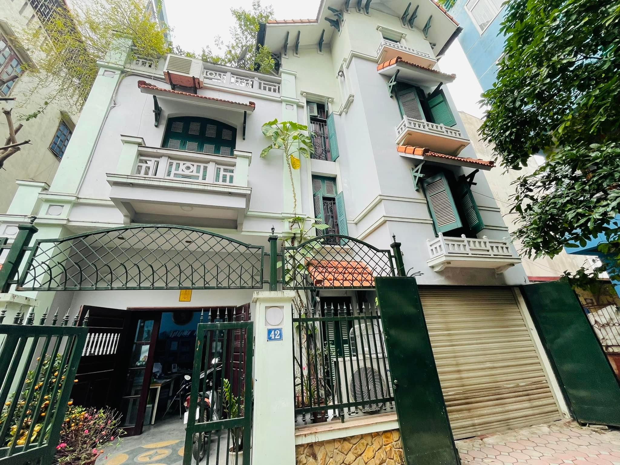 Bán Nhà Phong Cách Biệt Thự Đường Nguyễn Trãi Gần Đại Học Hà Nội. 135m