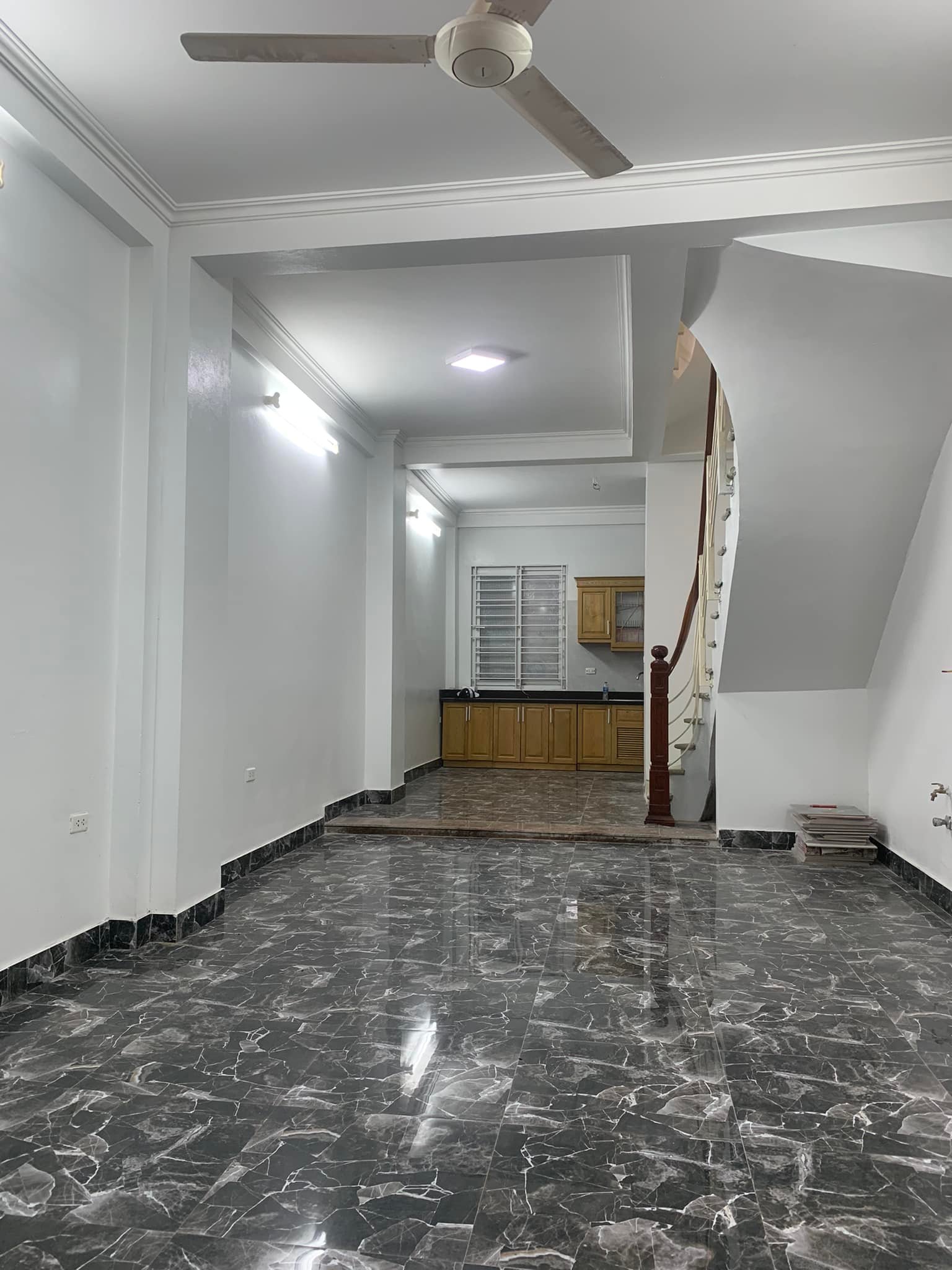 Nhà phân lô ngõ 43 Kim Đồng, 47m2 x 6 tầng, mặt tiền 4m, thoáng sau, giá 9 tỷ