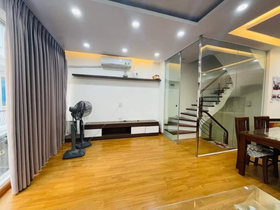 Nhà mới, giá 8.8 tỷ ngõ 133 Hoa Bằng, Yên Hòa, Cầu Giấy. Diện tích 38m2 x 6 tầng. Mặt tiền 5.5m