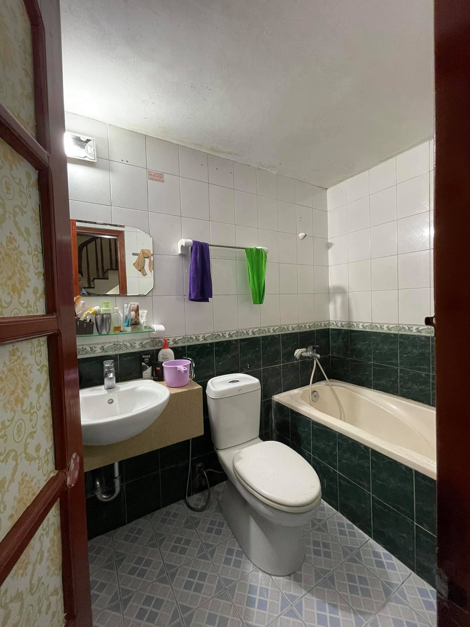 Nhà đẹp 4 ngủ khu vực Hoàng Ngân, Cầu Giấy. Mặt tiền 4.5m. Giá 8,7 tỷ. Nhà hướng Đông Nam