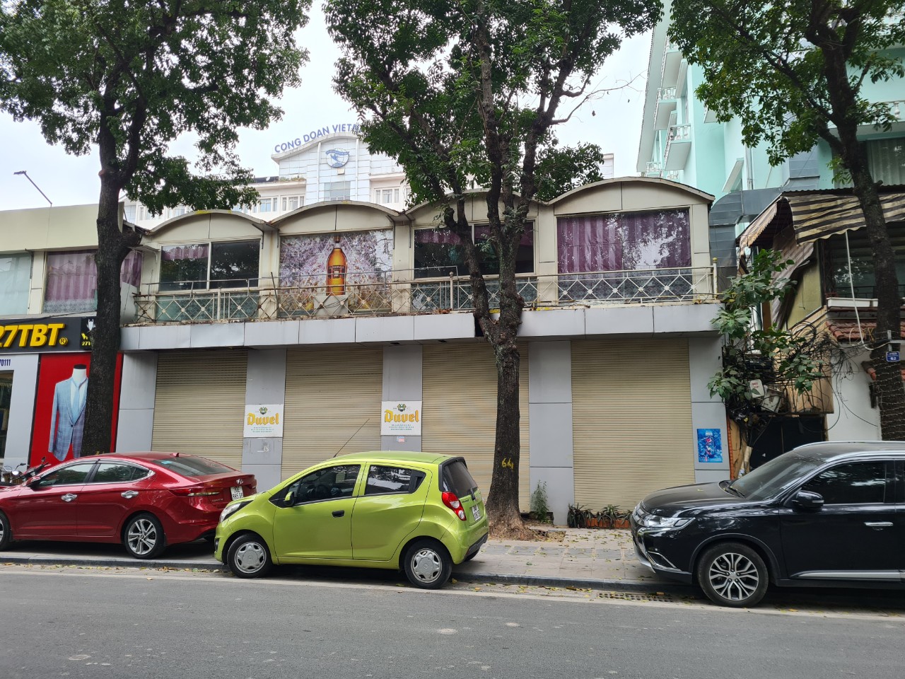 "Cho thuê nhà mặt phố Trần Hưng Đạo ,Diện Tích: 320 m2 x 2.5 Tầng. ,Mặt Tiền: 12 m. ,Giá thuê: 320tr."