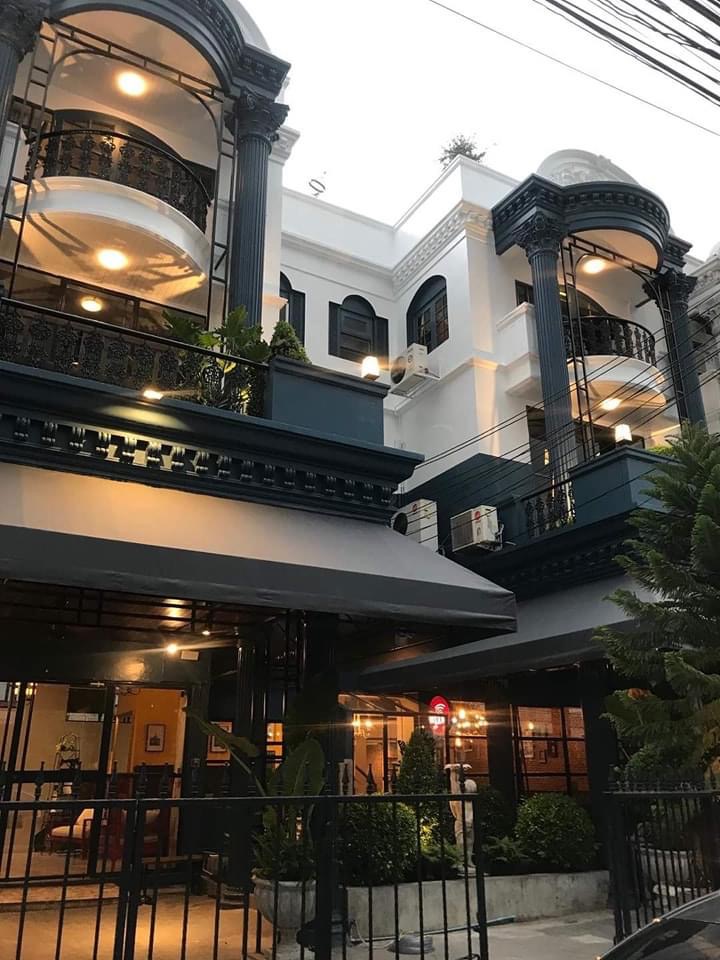 BÁN GẤP NHÀ MẶT PHỐ TRẦN HƯNG ĐẠO - 400M2 - 4 TẦNG - MT 10M - 300 TỶ.