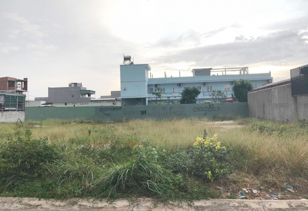 BÁN ĐẤT KẾ BÊN TRƯỜNG ĐẠI HỌC QUỐC TẾ VIỆT ĐỨC GẦN CHỢ VÀ TRUNG TÂM THƯƠNG MẠI