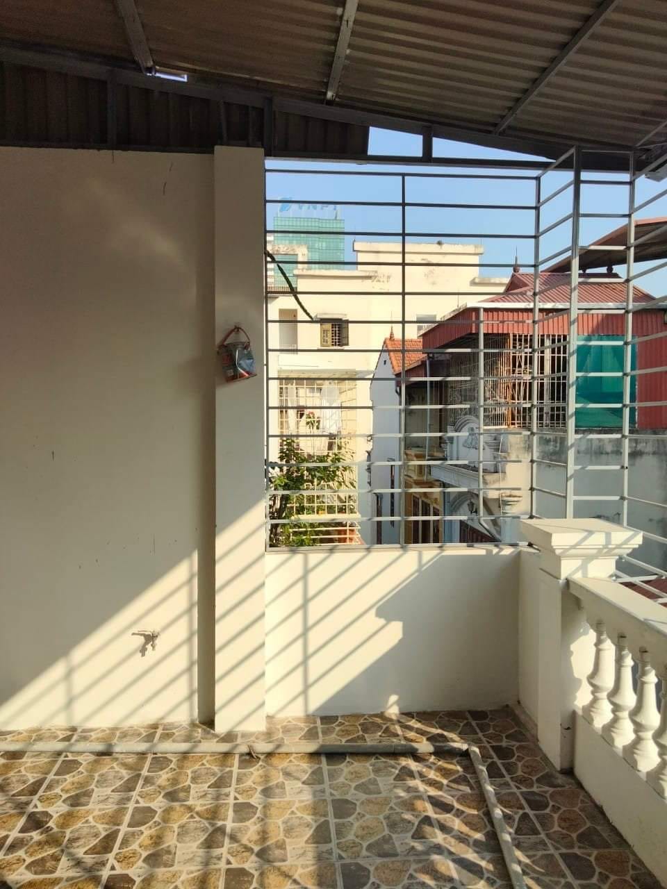 Nhà khu vực phố Nghĩa Đô Cầu Giấy giáp Tây Hồ. Giá 83 tỷ, diện tích 35m2 x 5 tầng, mặt tiền rộng 4.6m