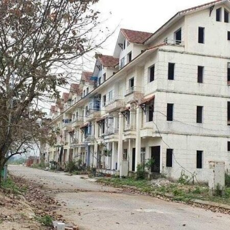 Bán biệt thự, liền kề B15 Cienco 5 Hoàng Quốc Việt , vị trí trung tâm view đẹp, giá tốt đầu tư.