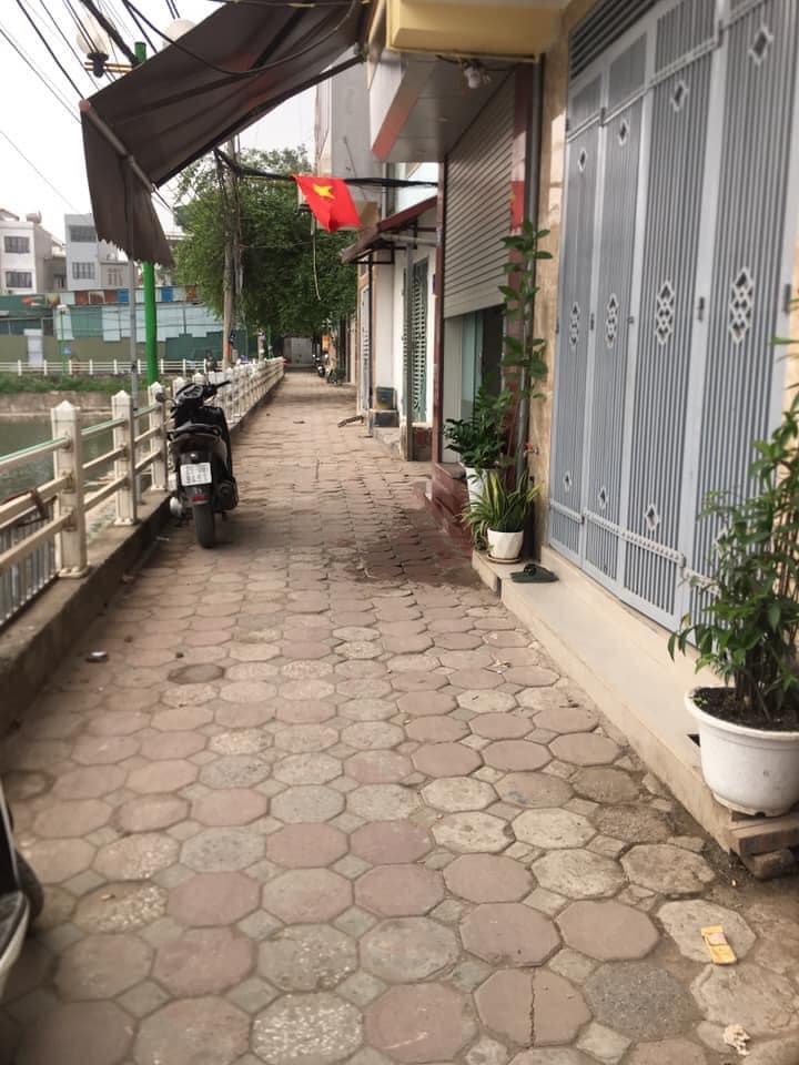 Cần bán đất: S đẹp, ô tô đỗ cửa, 2 thoáng gần hồ