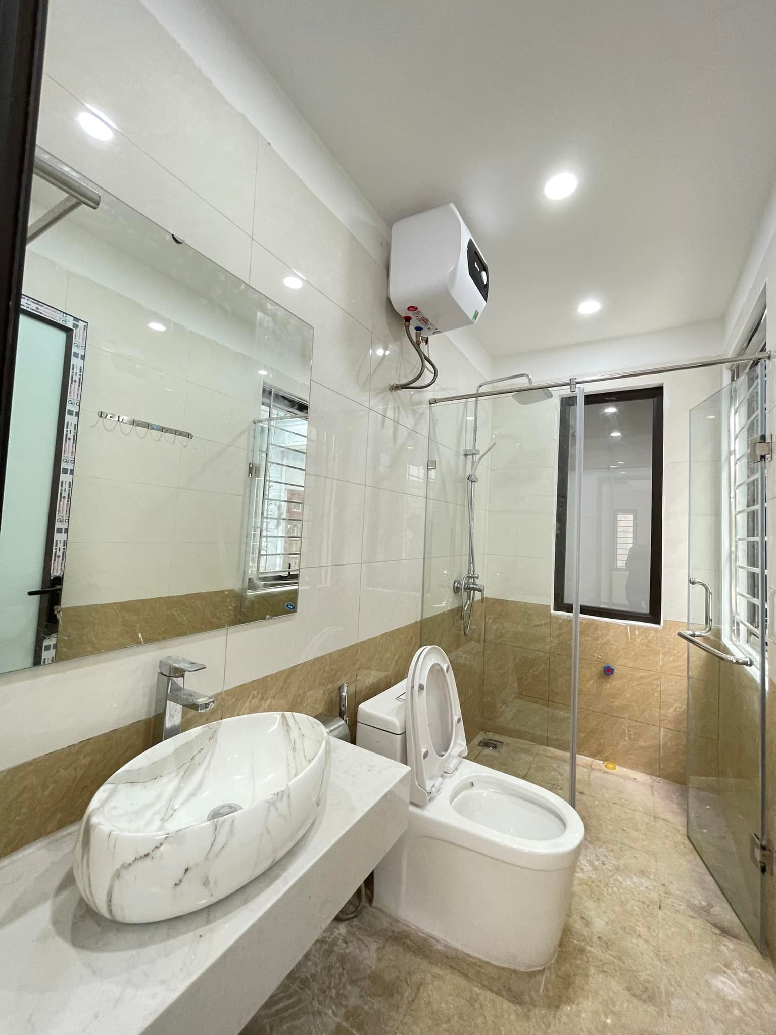 Bán nhà 6 tầng thang máy chỉ 7.9 tỷ ở ngõ 54 Hạ Yên, 47m2, 9m mặt tiền - ô tô đỗ cửa