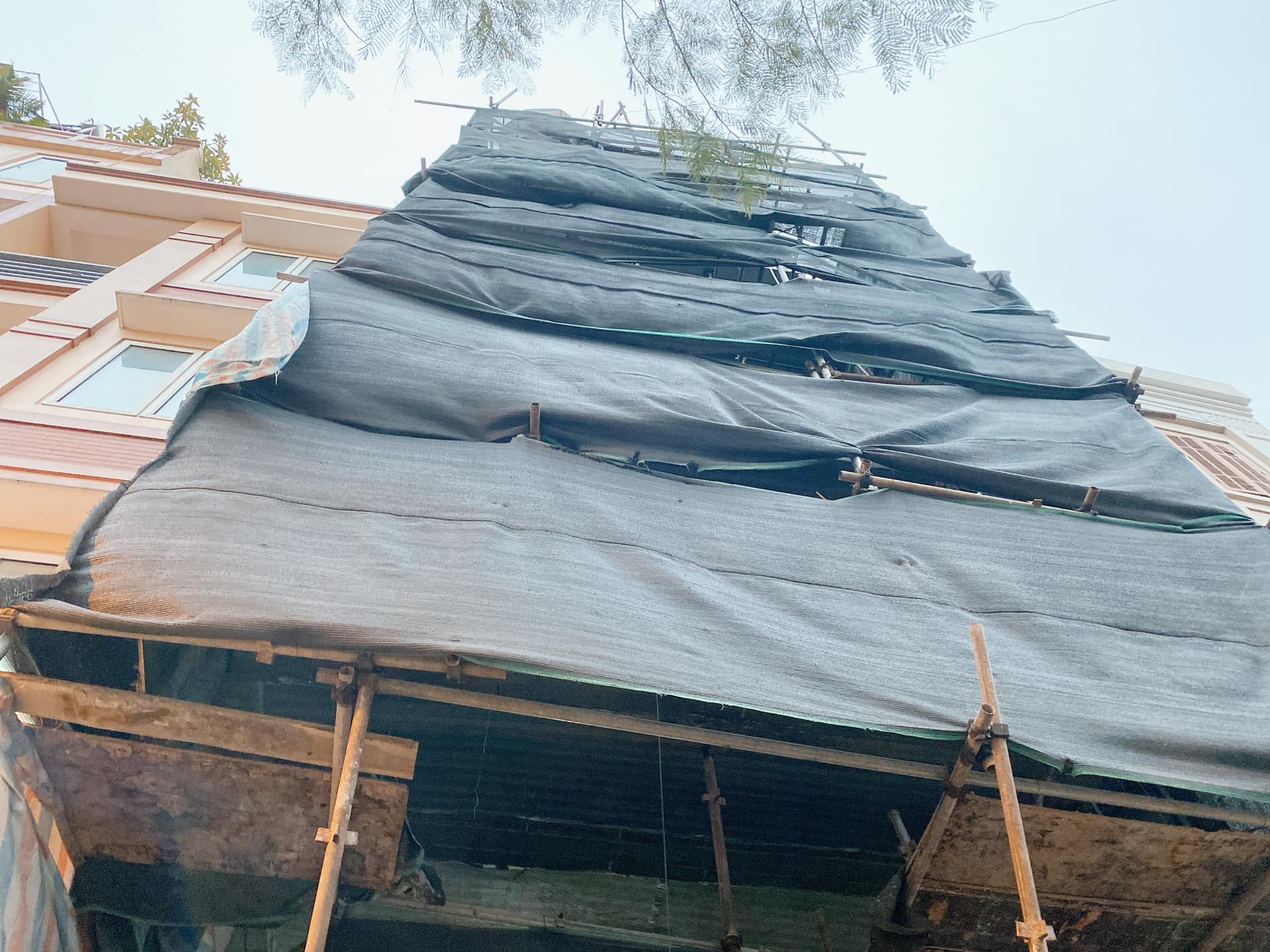 Nhà 80m2 view mặt phố ở ngõ 2 Hoàng Quốc Việt. 8 tầng, mặt tiền 4.8m. Giá 36 tỷ