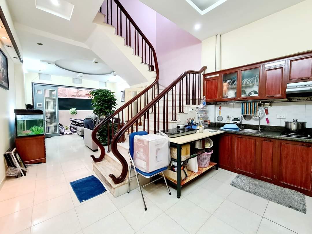 Nhà đẹp ngõ 197 Hoàng Mai, lô góc, 67m2, 5 tầng, mt 4,6m, 4,6 tỷ, 0949606622