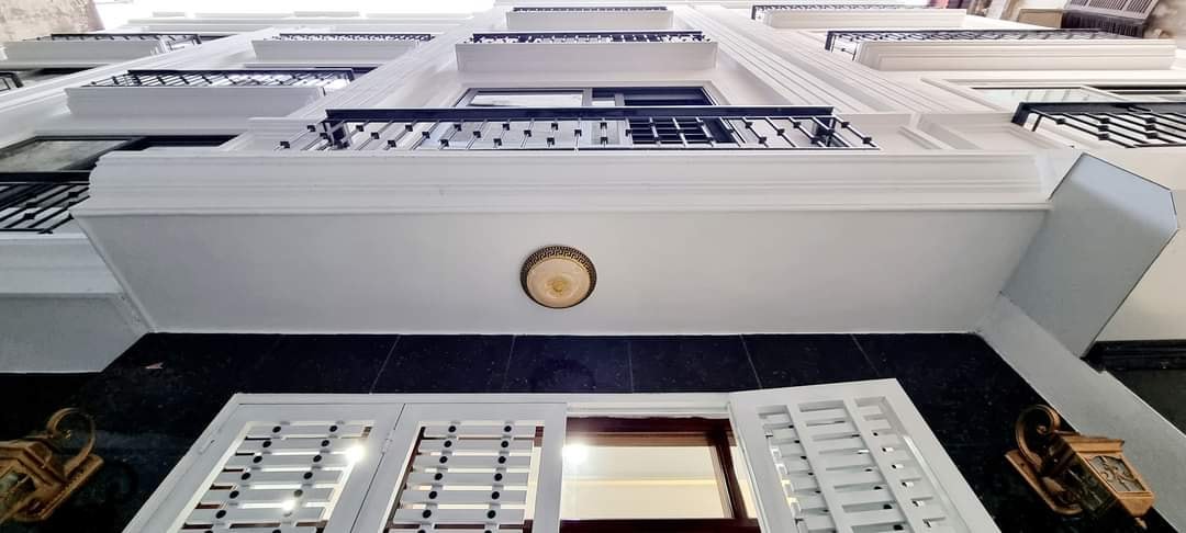 Cần Bán Gấp Nhà Giáp Bát - Hoàng Mai 33m, 5 Tầng, Mt 4.3M Giá 5 tỷ. Liên Hệ: Mr Dũng 0983833999.