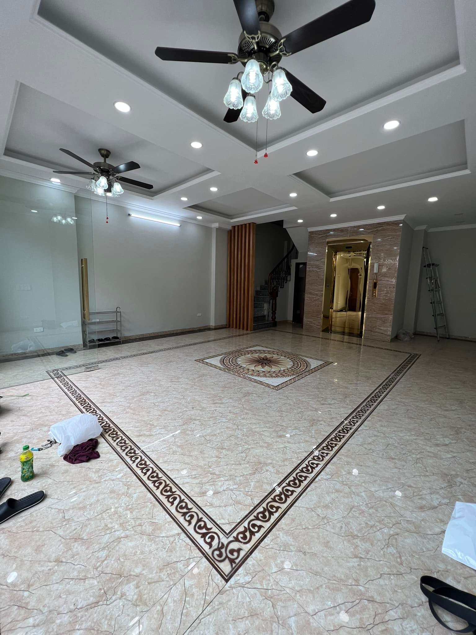 Bán nhà mặt phố Vĩnh Tuy, 64m2 x 7T thang máy, MT 6m, 20.6 tỷ, 0985868893