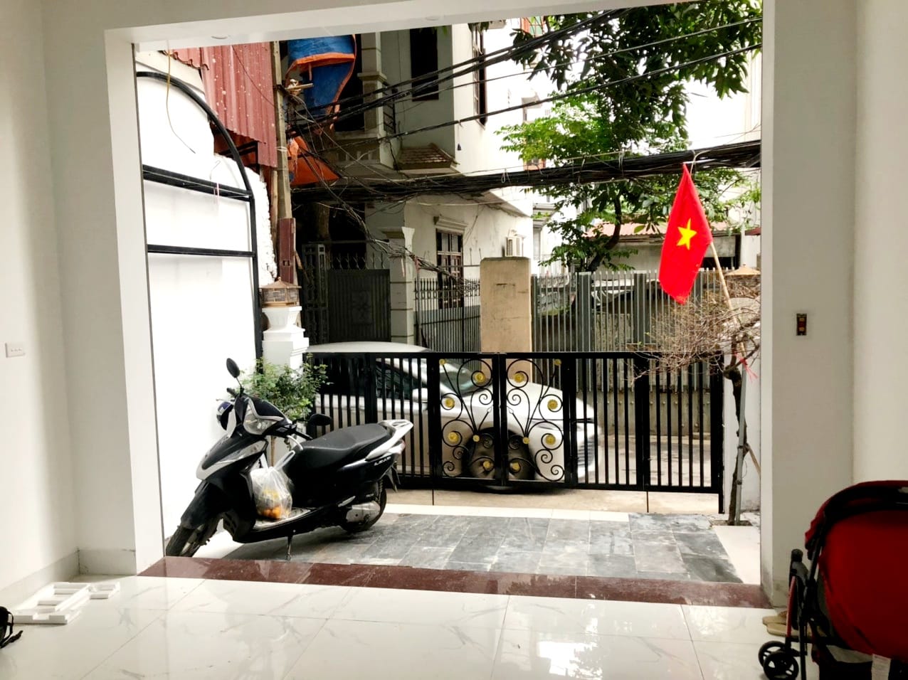 Nhà mới dọn vào ở luôn ngõ 199 Hồ Tùng Mậu, 88m2, 5 tầng, mặt tiền 4.4m. Giá 12.8 tỷ