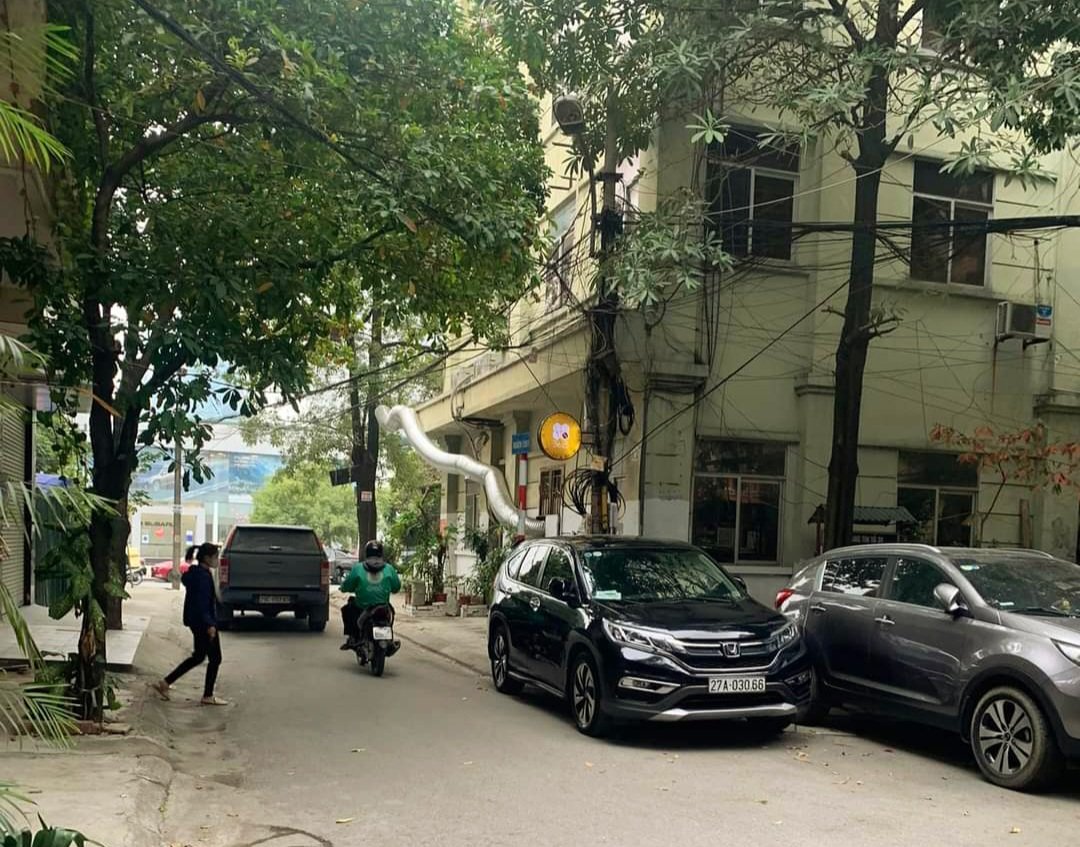 BÁN NHÀ PHÂN LÔ MẠC THÁI TỔ, NGÕ Ô TÔ TRÁNH, VỈA HÈ RỘNG, NHÀ CŨ, GIÁ RẺ NHƯ MUA ĐẤT TẶNG NHÀ, 098.115.8.507. +