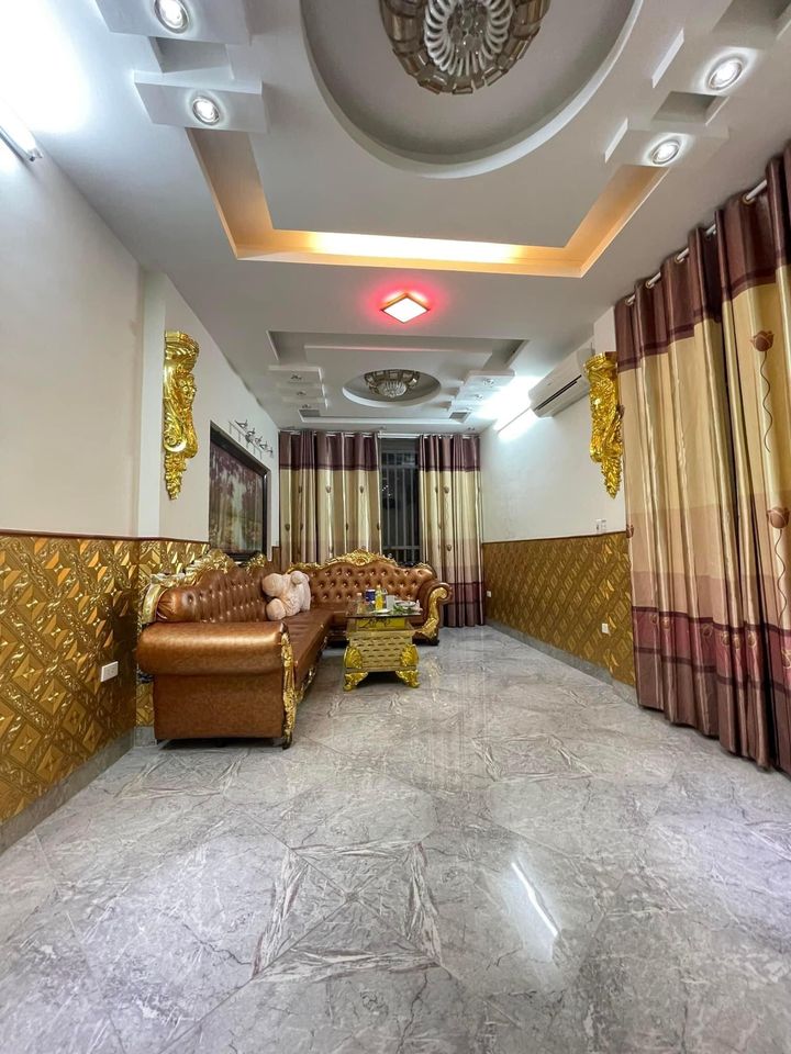 HÀNG HIẾM phố Cầu Giấy - Chỉ 5.4 tỷ - 45M -5 Tầng - MT 3.2m.