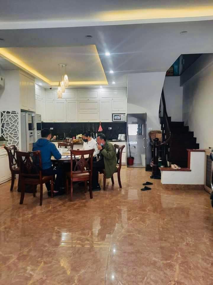 Bán nhà riêng 51m2, ô tô tránh, nội thất xịn sò - giá 12.5 tỷ ngõ 381 Nguyễn Khang, 5T, 5.8m MT