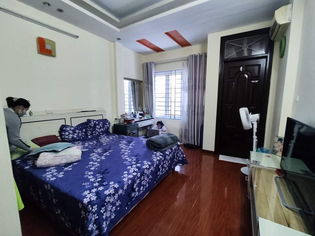 PHÂN LÔ TRUNG TÂM CẦU GIẤY, 2 NHÀ RA MẶT PHỐ TRẦN QUỐC HOÀN, TIỆN ÍCH VÔ VÀN, GARA Ô TÔ VỪA 2 CHIẾC VÀO