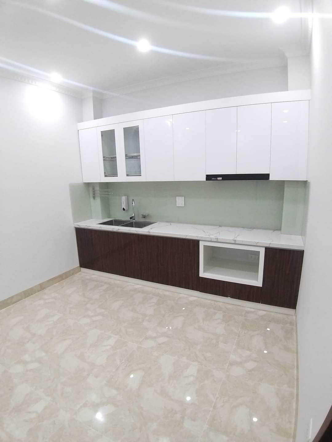 Nhà mới 68m2, 6 Tầng Thang Máy ở 210 Hoàng Quốc Việt, Lô góc , 6m mặt tiền. Giá nhỉnh 14 tỷ