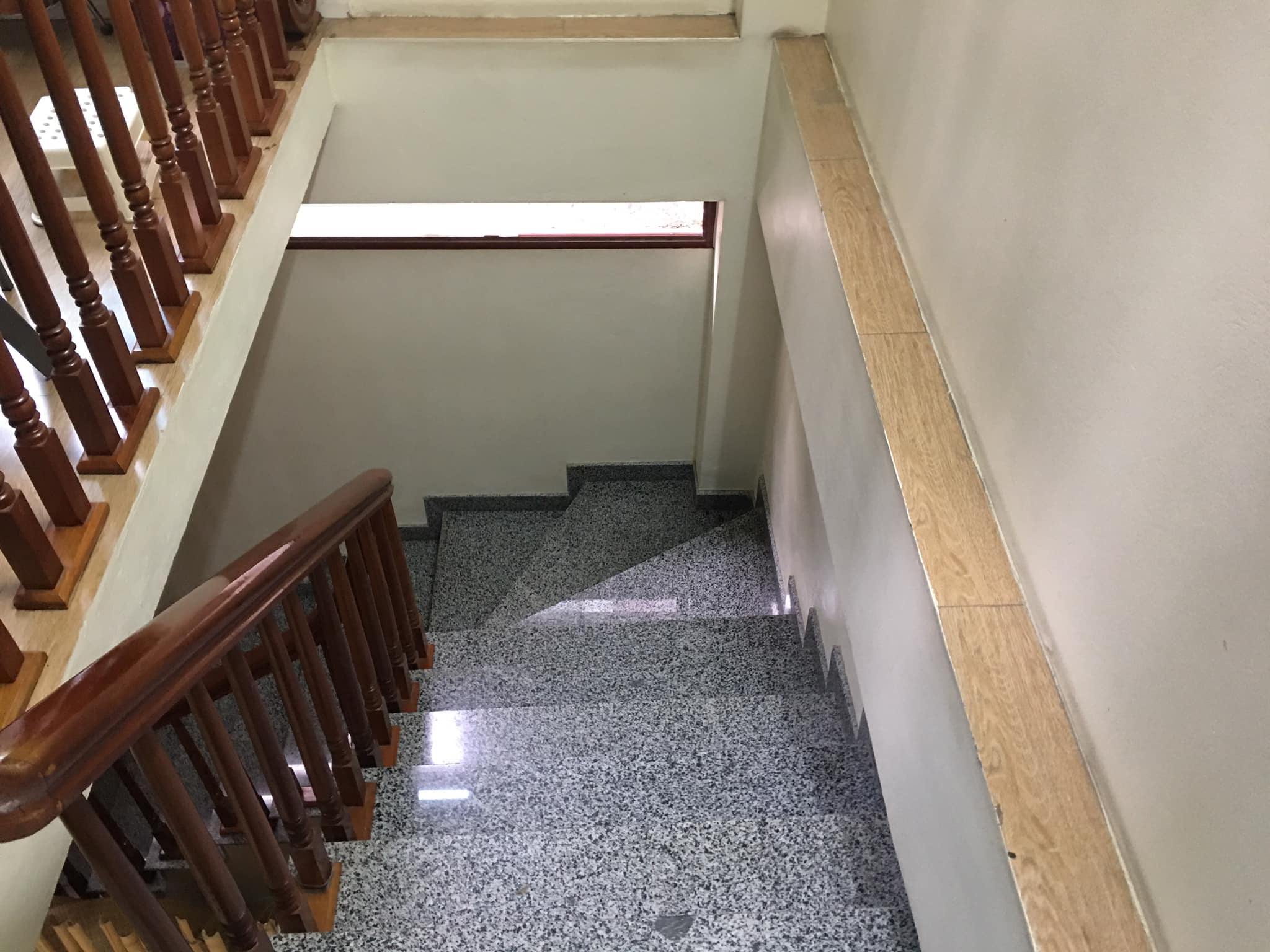 Chính chủ cần bán gấp nhà ngõ 80 Dương Khuê, 65m2, 5 tầng, 5.5m mặt tiền. Giá 16.9 tỷ